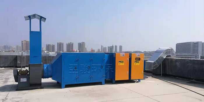 注塑工序廢氣處理設備有哪些？UV光解+活性炭吸附器廢氣處理案例