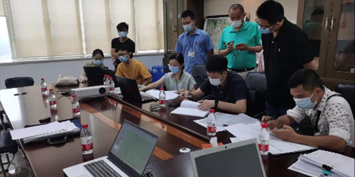 技術團隊在橋頭分局開展集中排污許可證審核